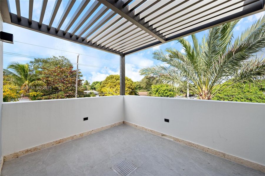 Exterior details and patio area of a home in , Miami (Image 25).