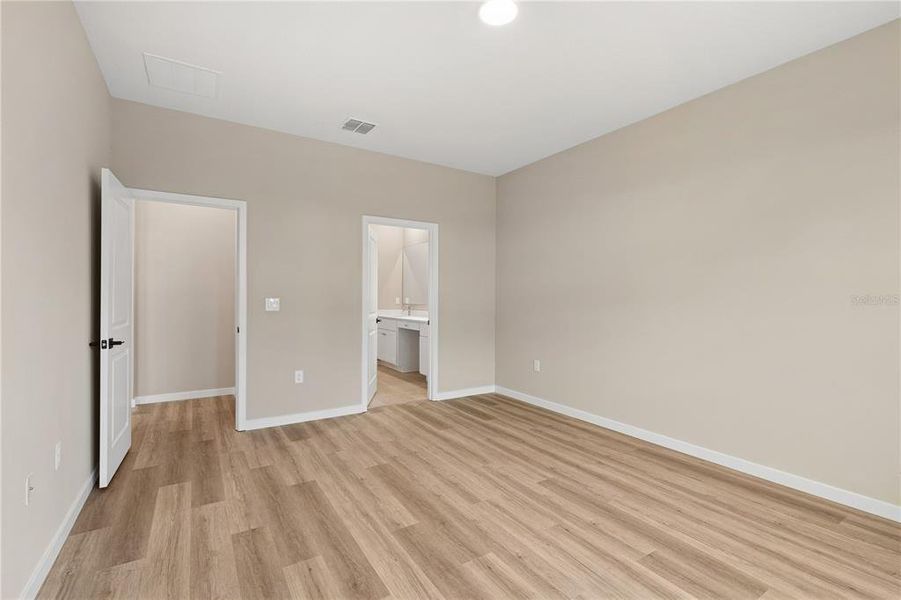 Spacious, unfurnished interior of a new home in Sabana Reserve, Ocala (Image 12).
