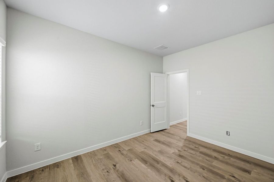 Spacious, unfurnished interior of a new home in Paloma at Sanford Farms, Waller (Image 23).