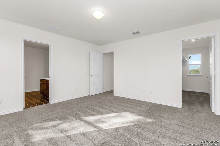 Spacious, unfurnished interior of a new home in Spanish Trails Villas, San Antonio (Image 15).