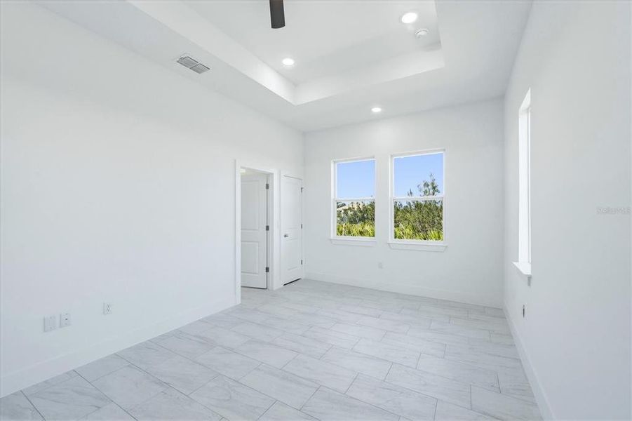 Spacious, unfurnished interior of a new home in , Placida (Image 28).