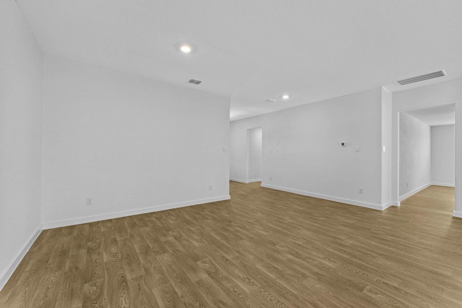 Spacious, unfurnished interior of a new home in Sonoma Oaks, Fredericksburg (Image 23).