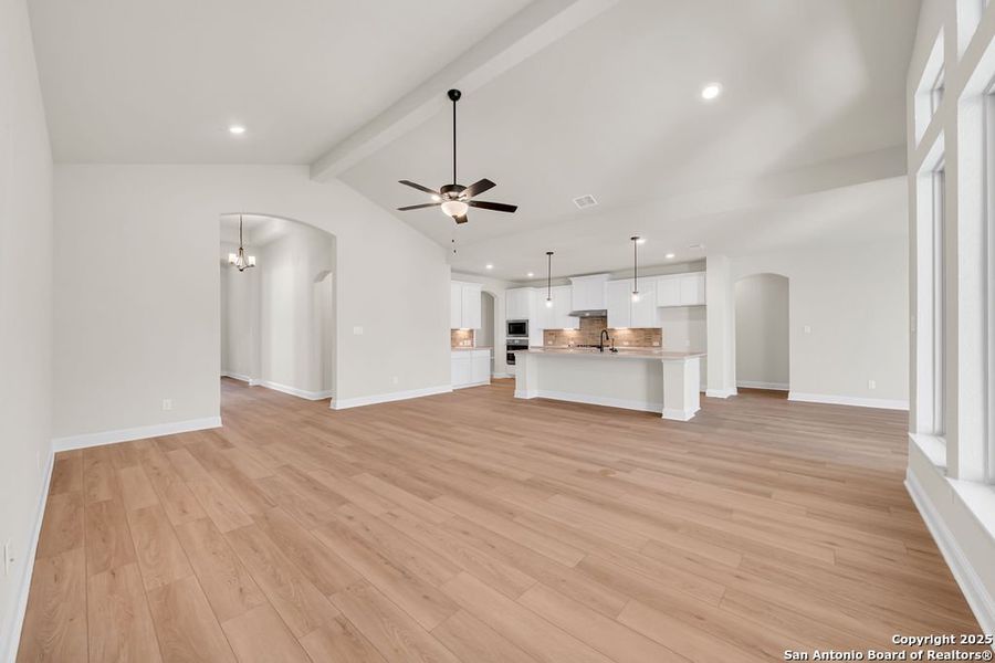 Spacious, unfurnished interior of a new home in Elkhorn Ridge, Fair Oaks Ranch (Image 16). Spacious, unfurnished interior of a new home in Elkhorn Ridge, Fair Oaks Ranch (Image 16).