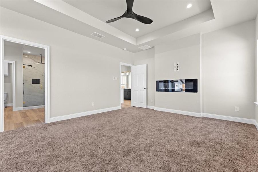 Spacious, unfurnished interior of a new home in , Greenville (Image 18).