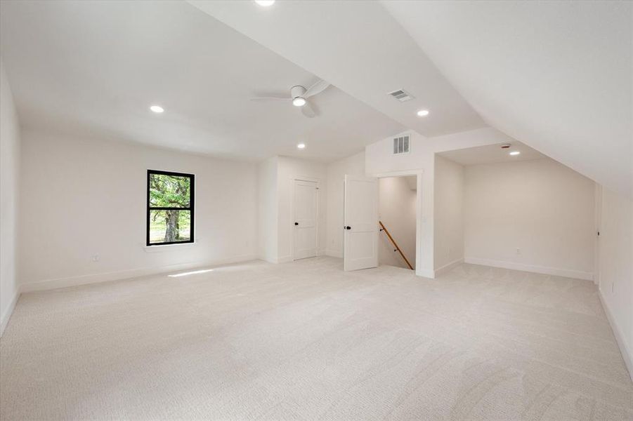 Spacious, unfurnished interior of a new home in , Corsicana (Image 25).