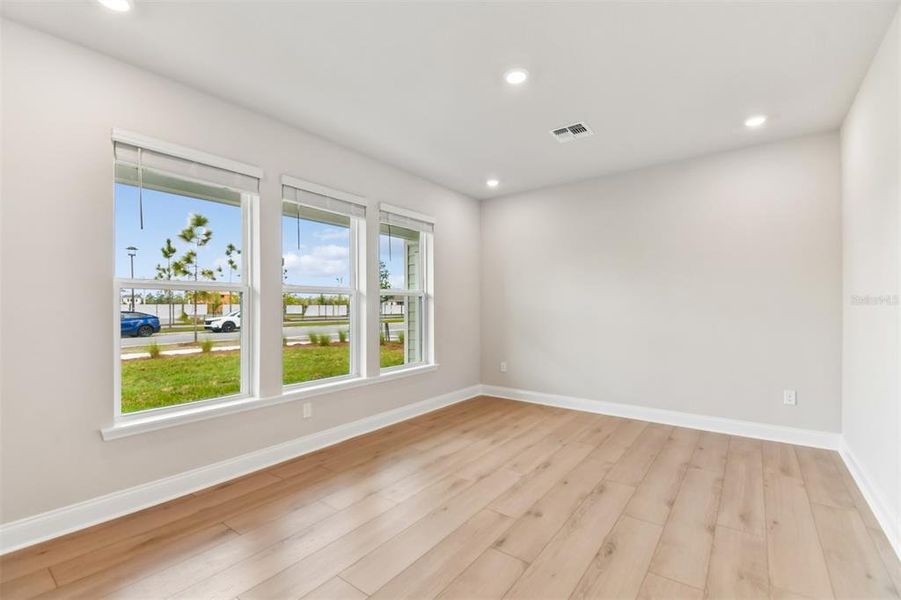 Spacious, unfurnished interior of a new home in Weslyn Park in Sunbridge 34', St. Cloud (Image 13).