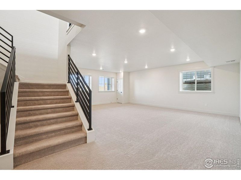 Spacious, unfurnished interior of a new home in Villa Collection, Fort Collins (Image 27).