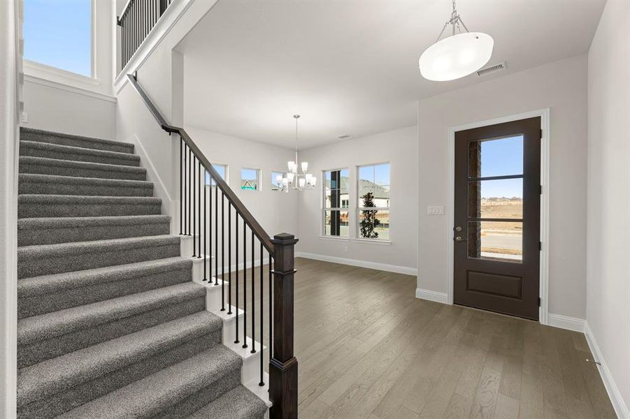 03. 3204 Agnew - Entry