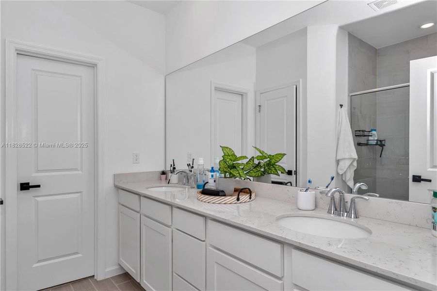 Furnished interior view inside a new home in Country Lane Estates, Williston (Image 15). Furnished interior view inside a new home in Country Lane Estates, Williston (Image 15).