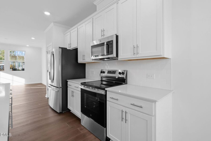 SUN_ElmGrove_Pic_Jackson_QMI_21_Kitchen_ SUN_ElmGrove_Pic_Jackson_QMI_21_Kitchen_