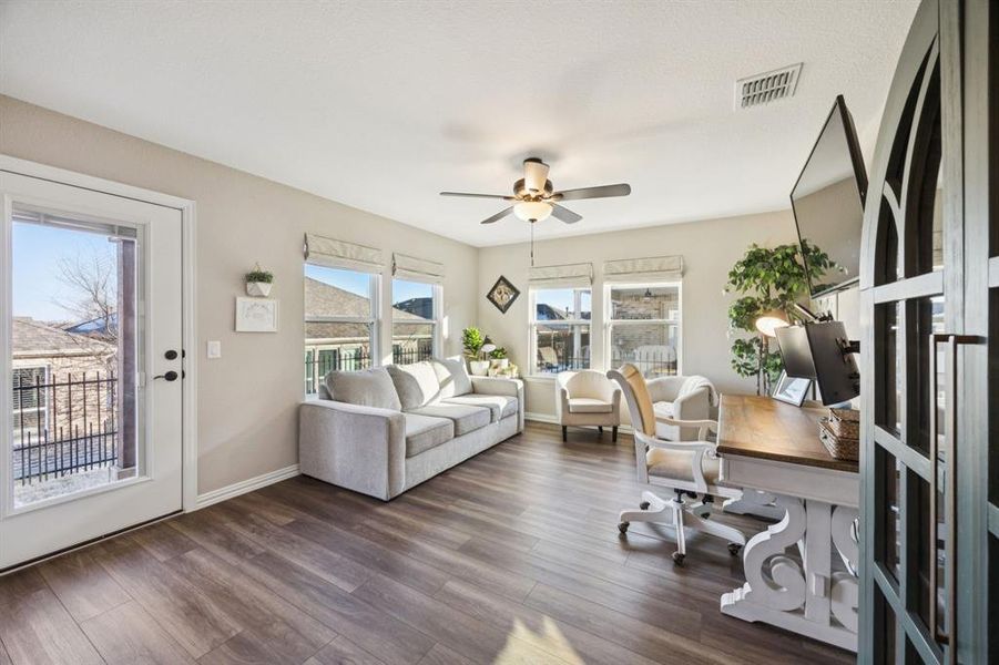 Sunroom with so much flexibillity