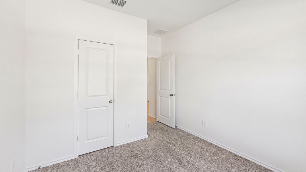 Spacious, unfurnished interior of a new home in Valverde, Bastrop (Image 24).