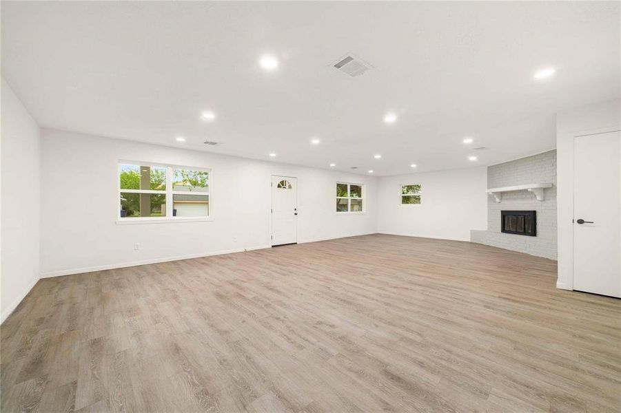 Spacious, unfurnished interior of a new home in , Brownwood (Image 10).