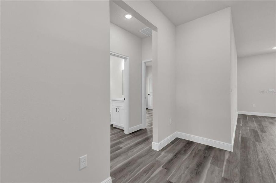 Spacious, unfurnished interior of a new home in , Ocala (Image 12).