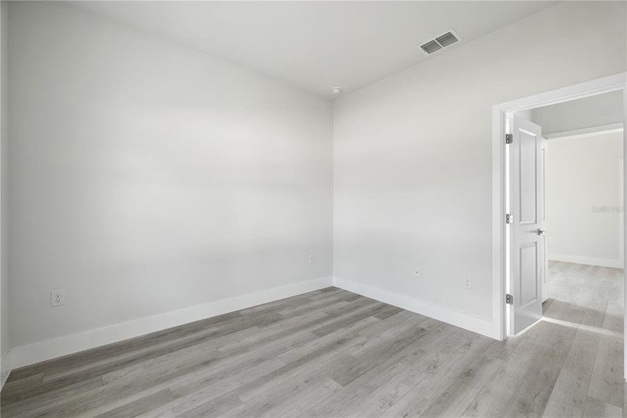 Spacious, unfurnished interior of a new home in , Ocala (Image 23).