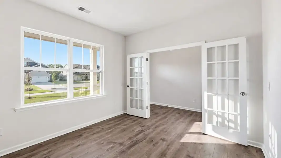Spacious, unfurnished interior of a new home in Woodglen, Piedmont (Image 19).
