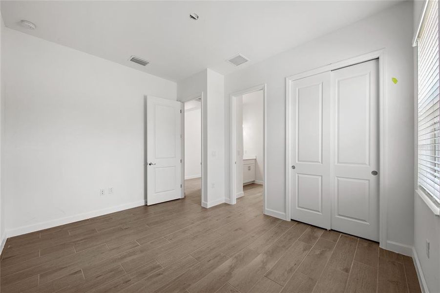 Spacious, unfurnished interior of a new home in Calusa Country Club, Lakewood Ranch (Image 21).