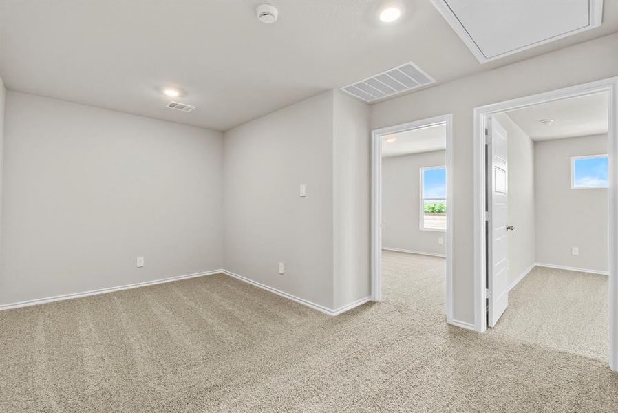 Spacious, unfurnished interior of a new home in Orchard Village, Fort Worth (Image 17).