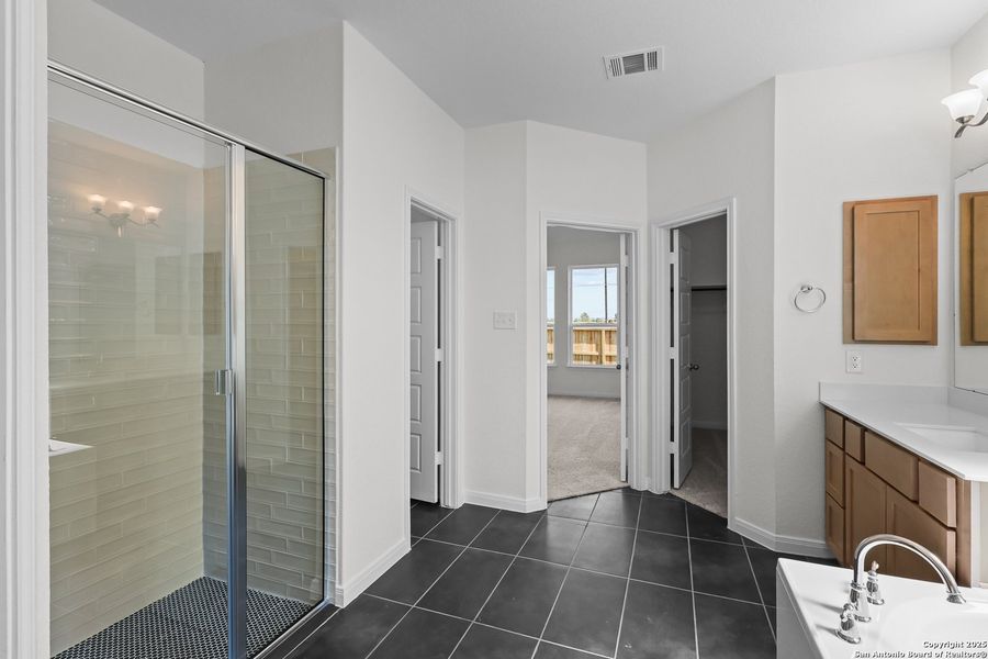 Spacious, unfurnished interior of a new home in Megan's Landing 50', Castroville (Image 22).