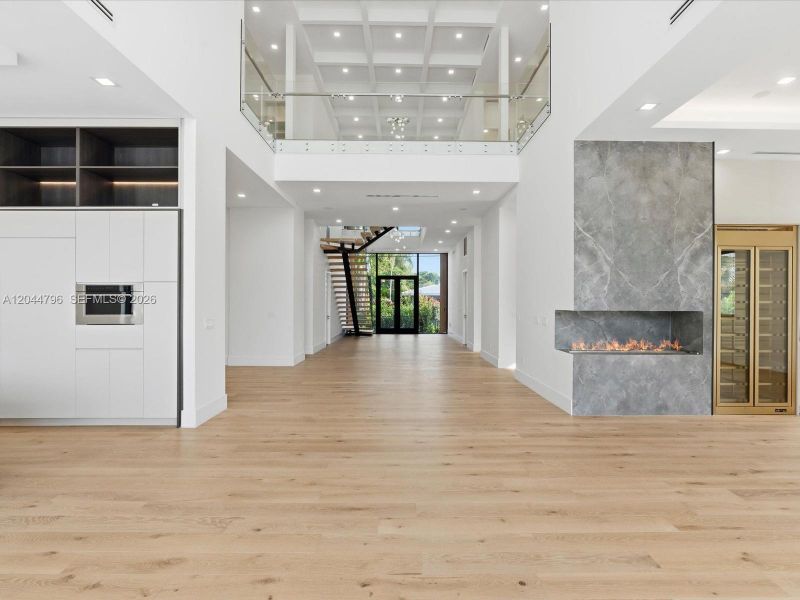 Spacious, unfurnished interior of a new home in , Pompano Beach (Image 25).