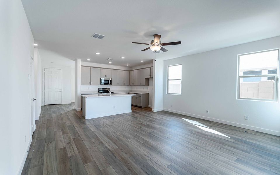 Spacious, unfurnished interior of a new home in Rancho Santa Rosa, Maricopa (Image 11).