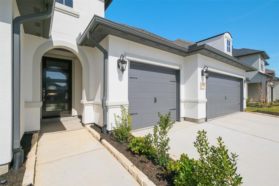 Exterior details and patio area of a home in Sienna 65', Missouri City (Image 30).