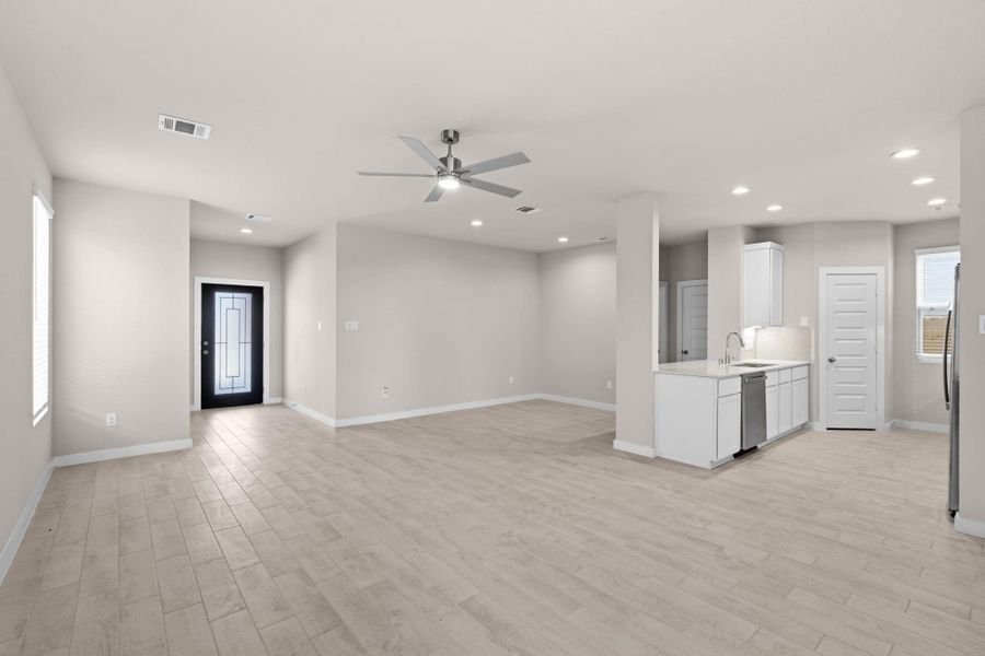 Spacious, unfurnished interior of a new home in Cypresswood Landing, Humble (Image 16).