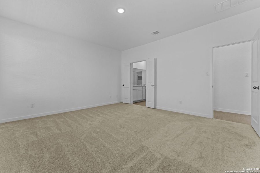Spacious, unfurnished interior of a new home in , New Braunfels (Image 21).