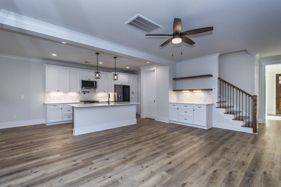 Spacious, unfurnished interior of a new home in , Chapin (Image 45).