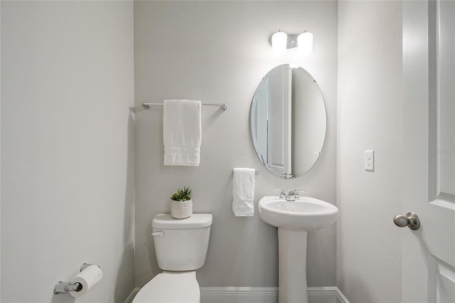 Furnished interior view inside a new home in , Orlando (Image 10).