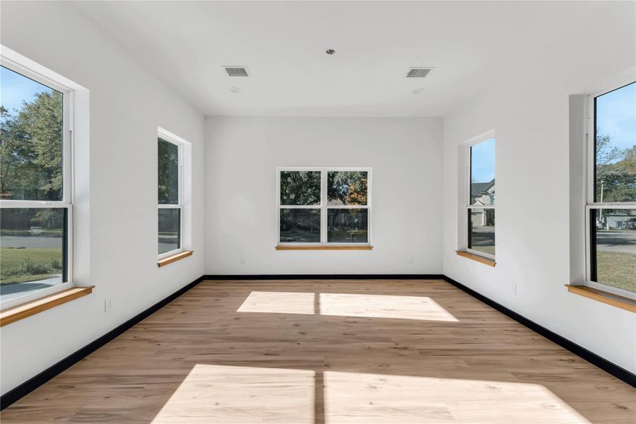 Spacious, unfurnished interior of a new home in , Willis (Image 25).