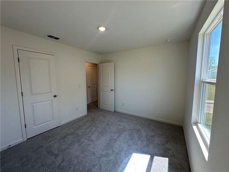 Spacious, unfurnished interior of a new home in Mt. Tabor Ridge, Dallas (Image 8).