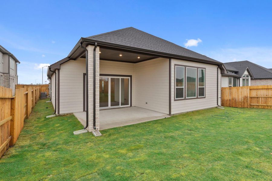 Exterior details and patio area of a home in Blue Heron, Mont Belvieu (Image 3).