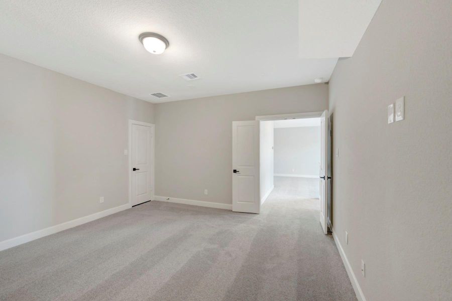 Spacious, unfurnished interior of a new home in Kresston - Enclave Collection, Magnolia (Image 29).