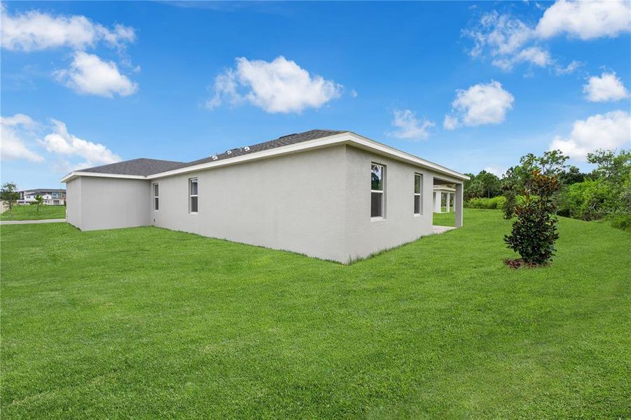 Exterior details and patio area of a home in Green Leaf, West Melbourne (Image 4).