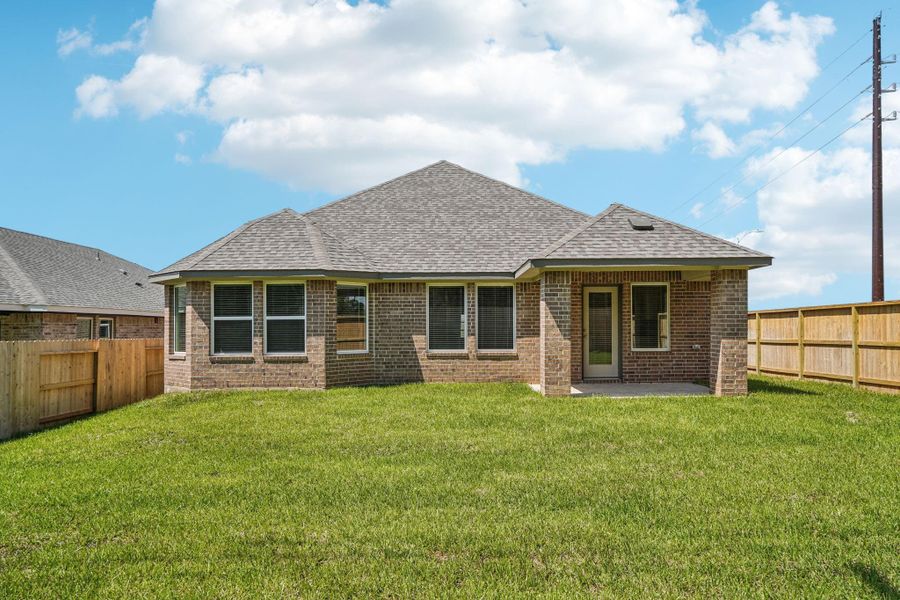 Exterior details and patio area of a home in Kingdom Heights, Rosenberg (Image 24).
