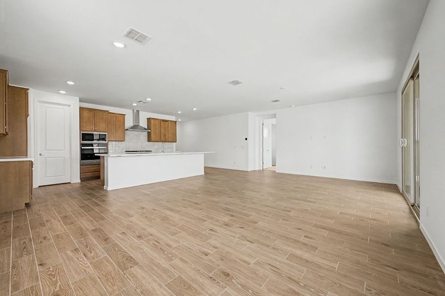 Spacious, unfurnished interior of a new home in Landmarke, San Tan Valley (Image 7). Spacious, unfurnished interior of a new home in Landmarke, San Tan Valley (Image 7).