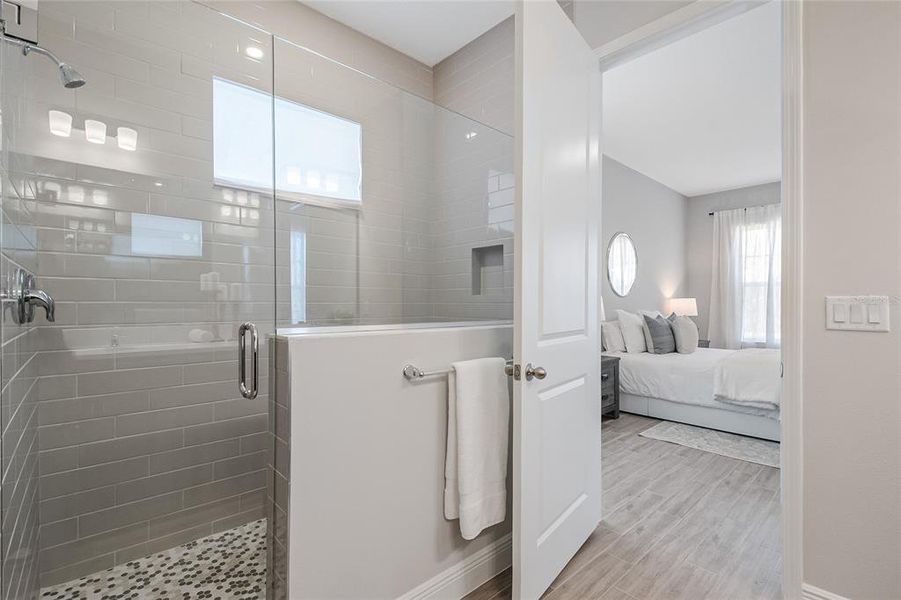 Furnished interior view inside a new home in , Orlando (Image 39).