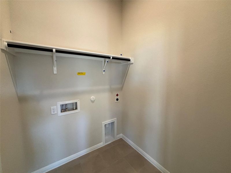 Spacious, unfurnished interior of a new home in Cannon Ranch 40s, Dripping Springs (Image 17).