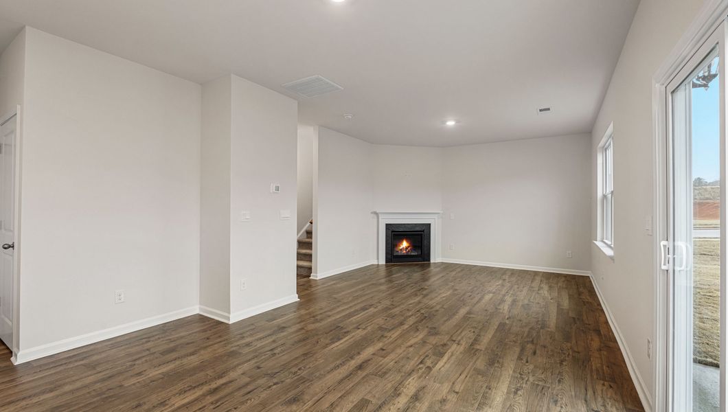 Spacious, unfurnished interior of a new home in Hunters Ridge, Woodruff (Image 19).