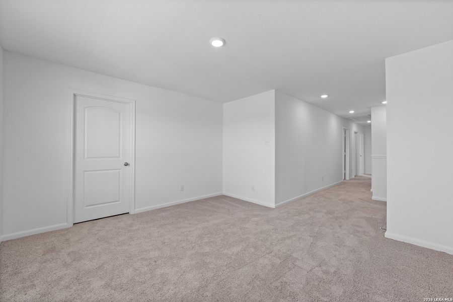 Spacious, unfurnished interior of a new home in Preserve at Medina, Von Ormy (Image 13).