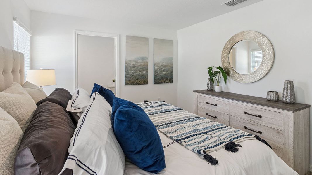 Representative furnished interior of a home built from the Dundee by D.R. Horton in Leoma's Landing, Lake Wales (Image 27).