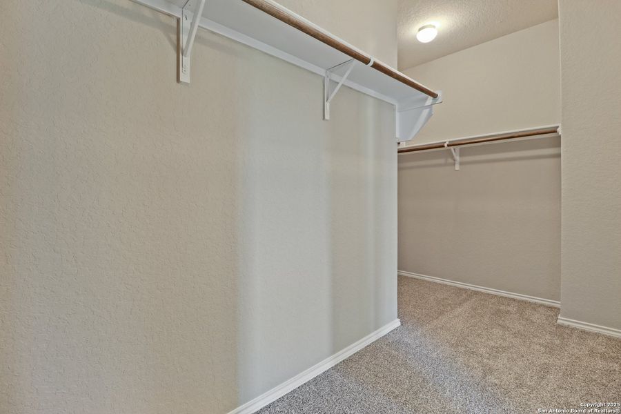 Spacious, unfurnished interior of a new home in Blue Ridge Ranch, San Antonio (Image 20).