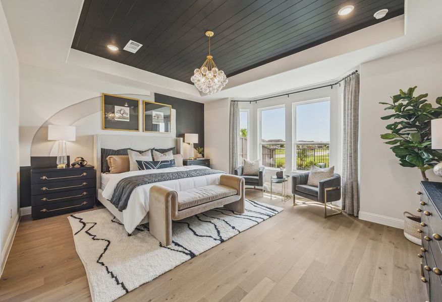 Plan 5042 primary bed - staged - 7 of 20