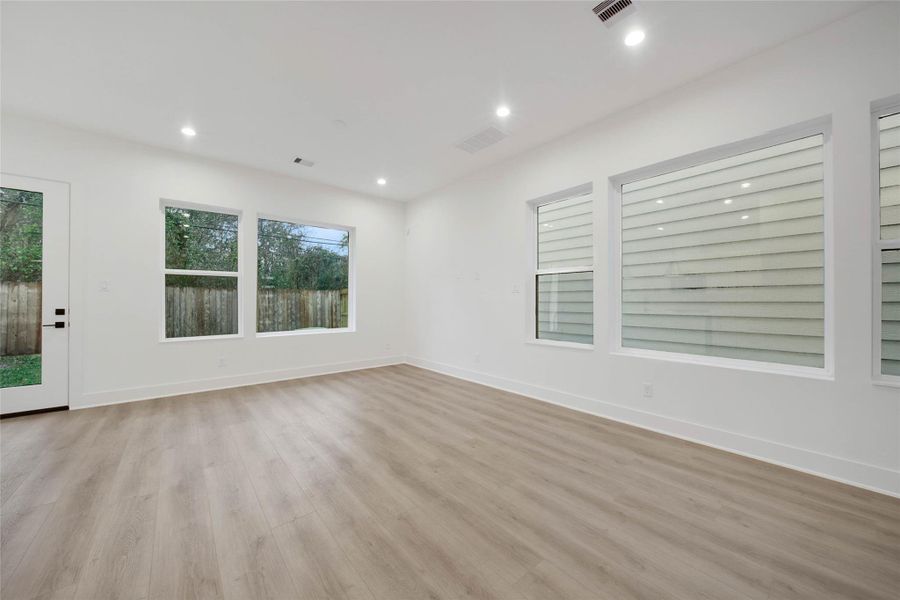 Spacious, unfurnished interior of a new home in , Houston (Image 22).