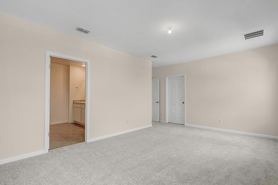 Spacious, unfurnished interior of a new home in , Port St. Lucie (Image 33).