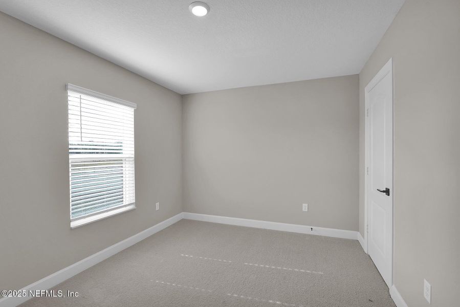 Spacious, unfurnished interior of a new home in Jennings Farm, Middleburg (Image 15).