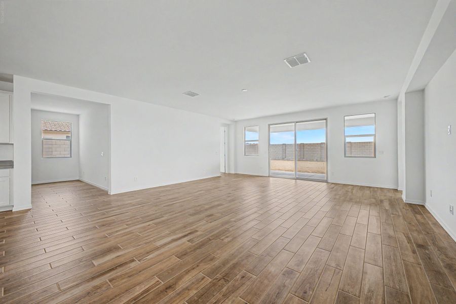Spacious, unfurnished interior of a new home in White Tank Vistas, Waddell (Image 12).