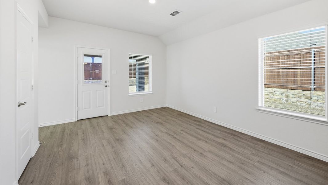 Spacious, unfurnished interior of a new home in Winchester Crossing, Princeton (Image 6).