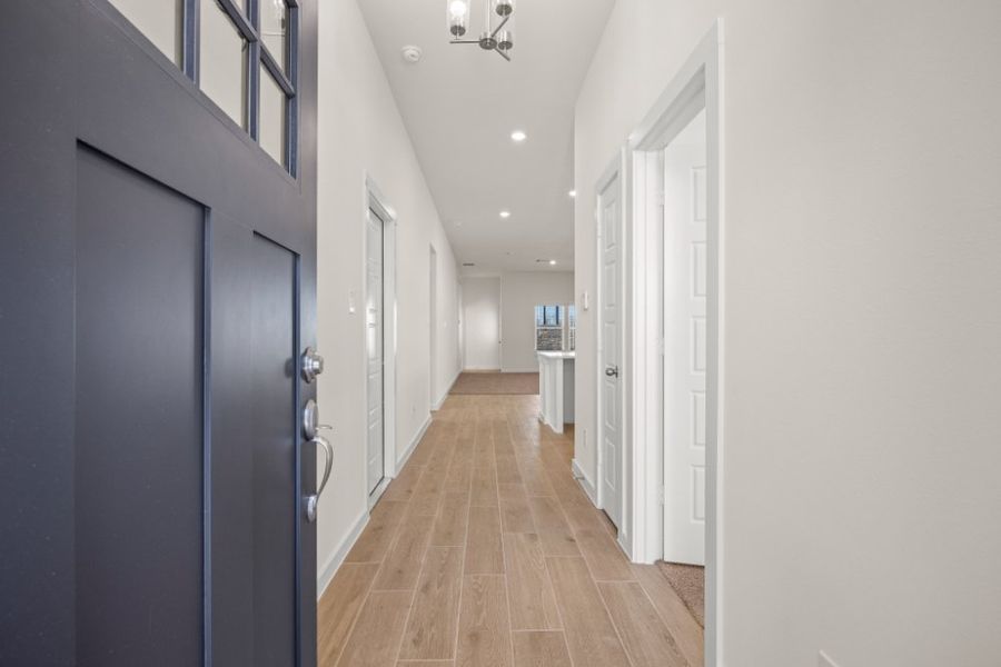 Spacious, unfurnished interior of a new home in Ashland, Houston (Image 14).